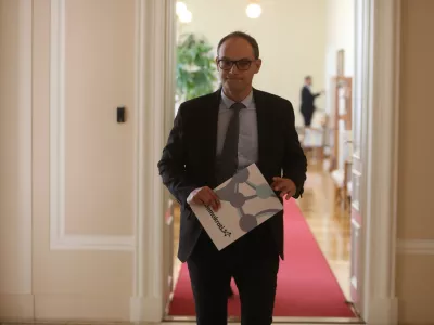 - Anže Logar, poslanec stranke Demokrati,- Eva Irgl, poslanka stranke Demkrati,- 11.07.2025. - predsednik vlade Robert Golob je gostil srečanje s predsedniki parlamentarnih strank na temo članstva Slovenije v Natu ter vprašanja izvedbe referenduma glede povečanja obrambnih izdatkov Slovenije.//FOTO: Bojan Velikonja