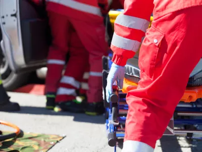 Reševanje ob prometni nesreči.