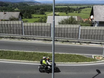 Minister Kumer tvega spor z evropskimi institucijami