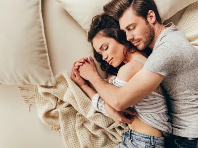 Intimnost in bližina imata ogromno pozitivnih učinkov. / Foto: Istock