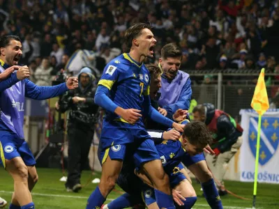 Soccer Football - FIFA World Cup - UEFA Qualifiers - Group H - Bosnia and Herzegovina v Romania - Stadion Bilino Polje, Zenica, Bosnia and Herzegovina - November 15, 2025 Bosnia and Herzegovina's Esmir Bajraktarevic celebrates scoring their second goal with teammates REUTERS/Amel Emric