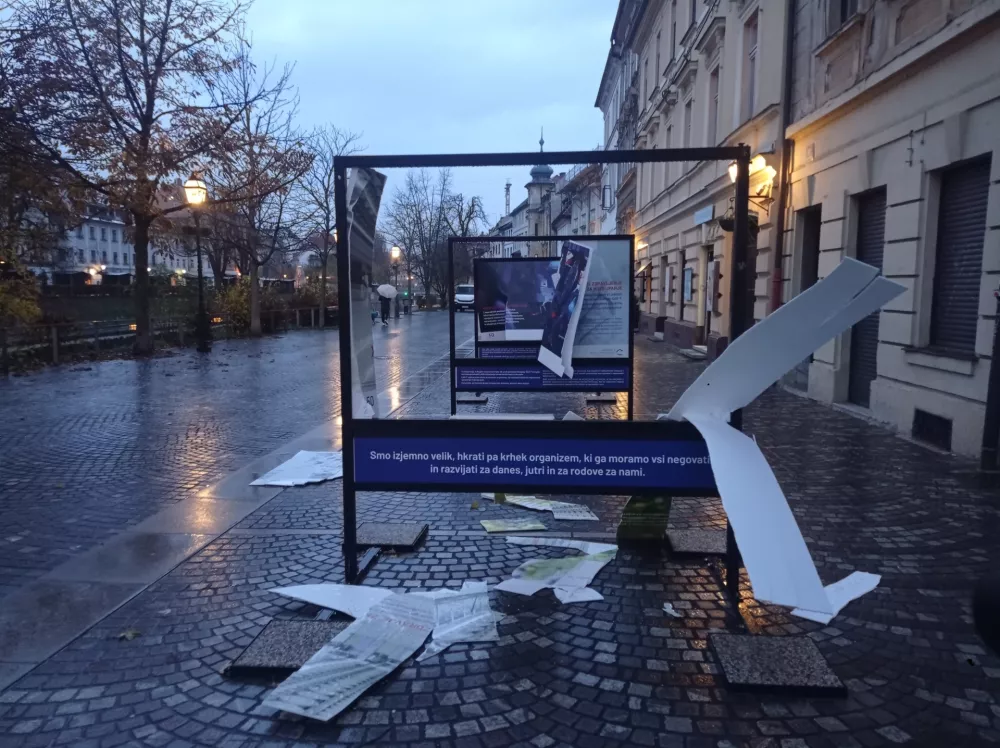 Uničena razstava na Gallusovem nabrežju