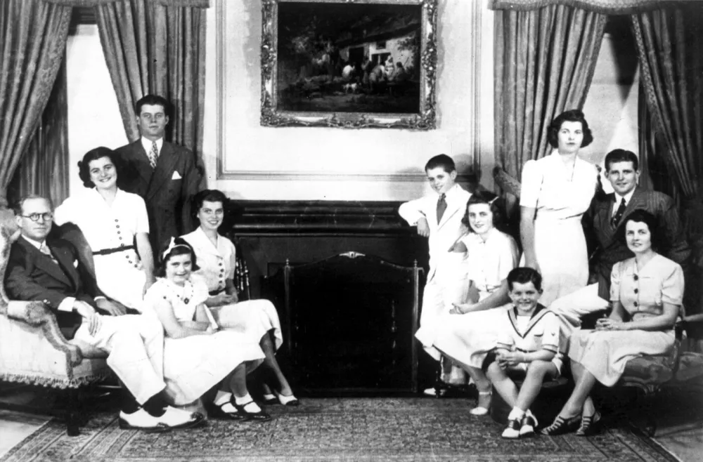Kennedyjevi: Joseph, Rose, Patricia, John, Jean, Eunice, Robert, Katheleen, Edward, Rosemary in Joseph Jr. Foto: profimedia
