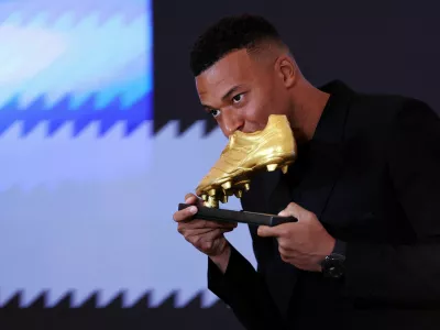 Soccer Football - Kylian Mbappe receives the European Golden Boot - Santiago Bernabeu, Madrid, Spain - October 31, 2025 Real Madrid's Kylian Mbappe celebrates with the European Golden Boot trophy REUTERS/Violeta Santos Moura   TPX IMAGES OF THE DAY