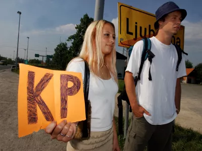 avto-štop, poletje - mladina - počitnice - popotniki štopanje