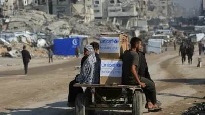 Palestinians transport relief materials, amid a ceasefire between Israel and Hamas, in Gaza City, November 18, 2025. REUTERS/Dawoud Abu Alkas