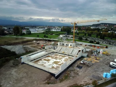 Zaradi olimpijskega bazena bi zaprli šolski bazen