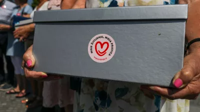 - 17.07.2023 - avtorji zakona o pomoči pri prostovoljnem končanju življenja so oddali zbrane podpise volivcev in volivk v zakonodajni postopek; - predlog zakona o dolgotrajni oskrbi,- Evtanazija //FOTO: Bojan Velikonja