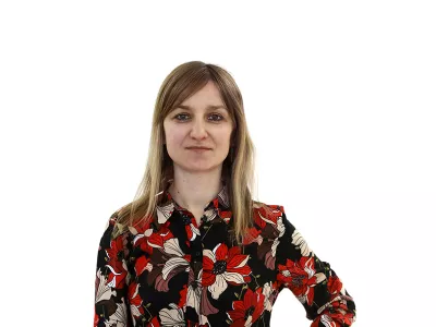 Tamara KrivecZA ONLINE - Redakcija Dnevnik 2024 - portreti za komentarje in kolumne - kolumnisti - komentatorji – novinarji - portret //FOTO: Luka Cjuha