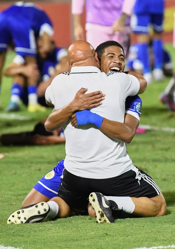 Curaçao players celebrate qualifying for the 2026 FIFA World Cup after a soccer match against Jamaica in Kingston, Jamaica, Tuesday, Nov. 18, 2025. (AP Photo/Collin Reid) / Foto: Collin Reid