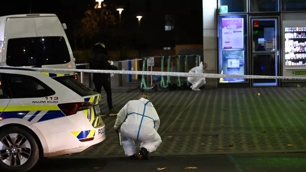 kriminalforenzika forenziki policija uboj kriminalisti 13.11.2025 Napad na voznika LPP z ostrim predmetom - nožem, Bavarski dvorFoto: Nik Erik Neubauer