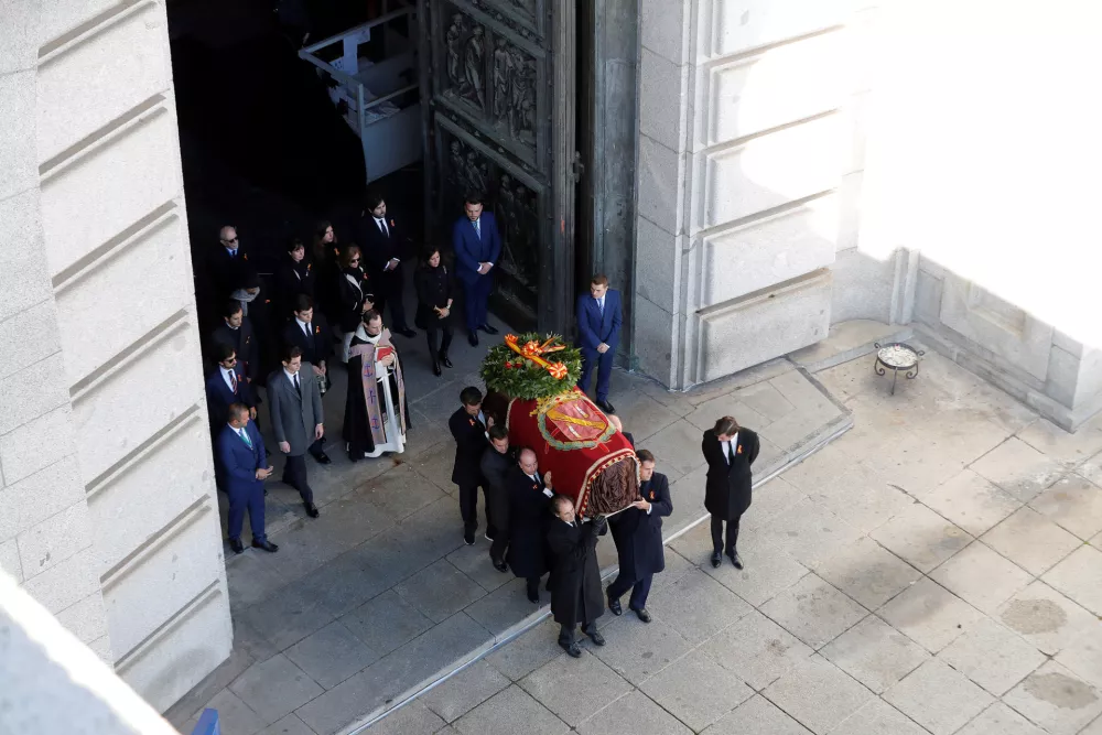 Franco's relatives carry his coffin out of the Basilica of The Valle de los Caidos (The Valley of the Fallen) in San Lorenzo de El Escorial, Spain, October 24, 2019. Emilio Naranjo/Pool via REUTERS