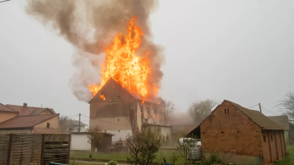 Beltinci.Pozar v starem mlinu.Foto: Bostjan Rous