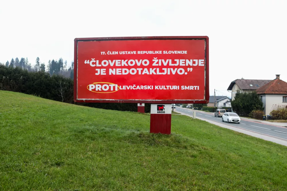 - 14.11.2025. - Predvolilni, predreferendumski plakat pred referendumom o Prostovoljnem končanju življenja 2025.//FOTO: Bojan Velikonja