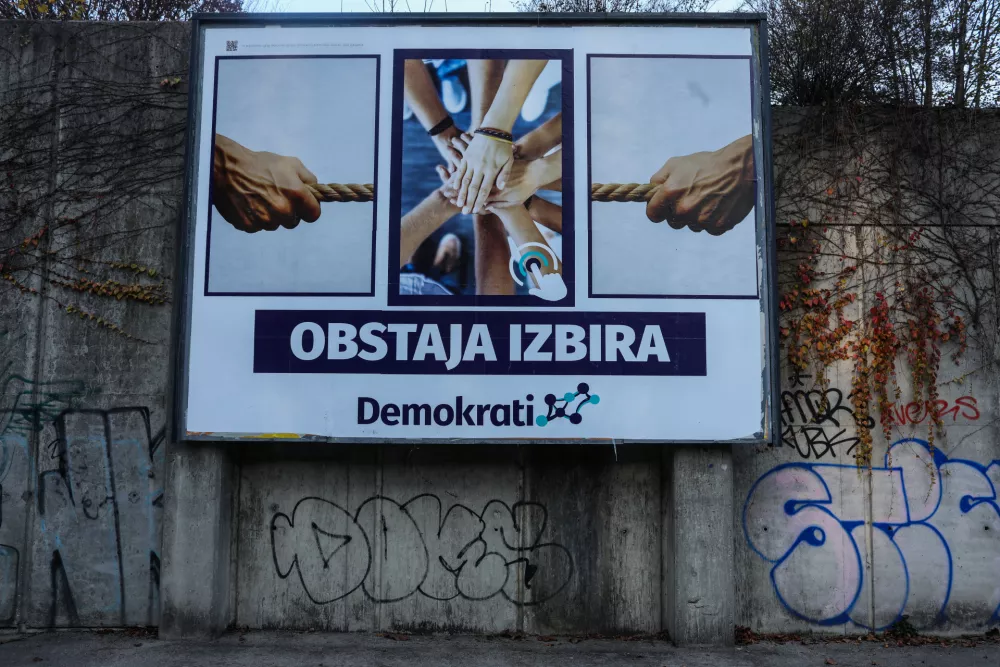- 11.11.2025. - Politični jumbo plakat stranke Demokrati.//FOTO: Bojan Velikonja