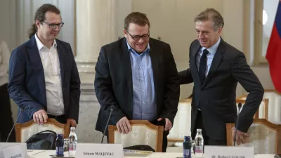  Luka Omladič in Simon Maljevac in Robert Golob18.11.2025 - posvet o izvajanju dolgotrajne oskrbe v organizaciji predsednika vlade, ki se ga bosta udeležila tudi minister za solidarno prihodnost Simon Maljevac in državni sekretar Luka Omladič;Foto: Luka Cjuha