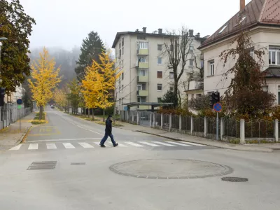 Zmedeni vozniki: Je na Prulah križišče ali krožišče?