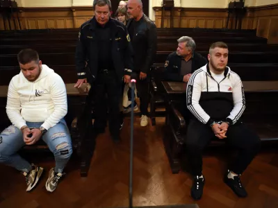 Poškodovanega župana pospremil do reševalnega vozila