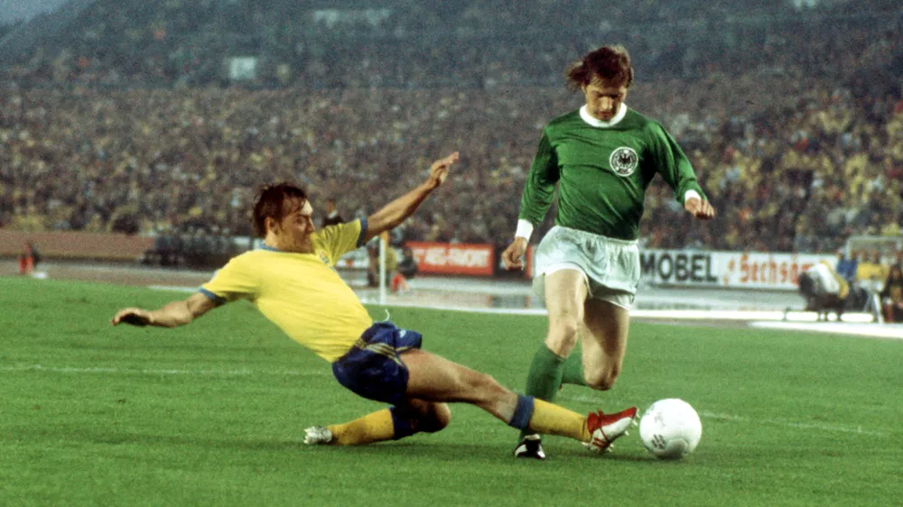 30 June 1974, Duesseldorf: German striker Dieter Herzog (R) in action against Swedish defender Jan Olsson during the 1974 World Cup Group B soccer match between Germany and Sweden at the Rheinstadion. Dieter Herzog, a 1974 World Cup winner with West Germany, passed away this week, a Leverkusen spokesman said, citing Herzog's family. Photo: Karl Schn&ouml;rrer/dpa