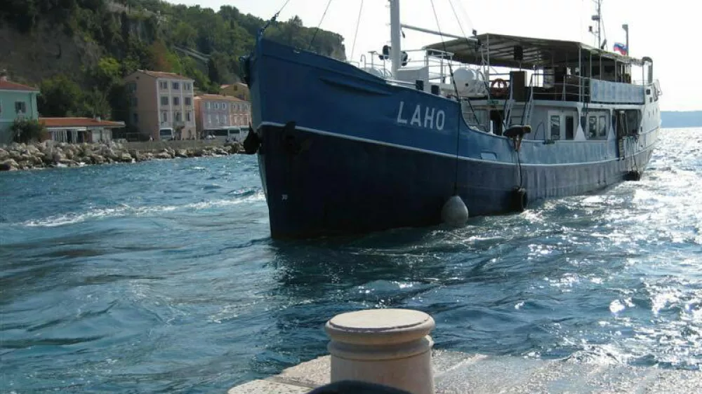 Potni&scaron;ka ladja Lahko je s 120 leti najstarej&scaron;a slovenska ladja.