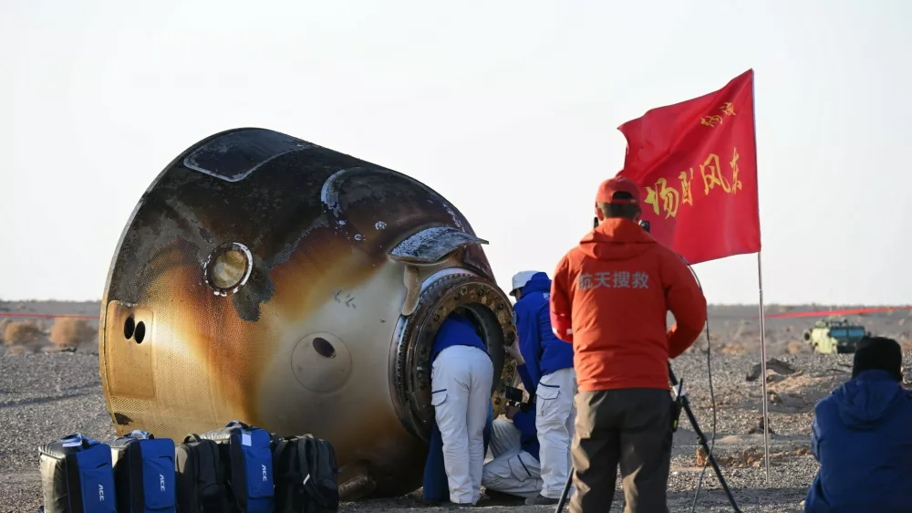 Srečen povratek, toda zdaj morajo na postajo poslati novo kapsulo. / Foto: Profimedia