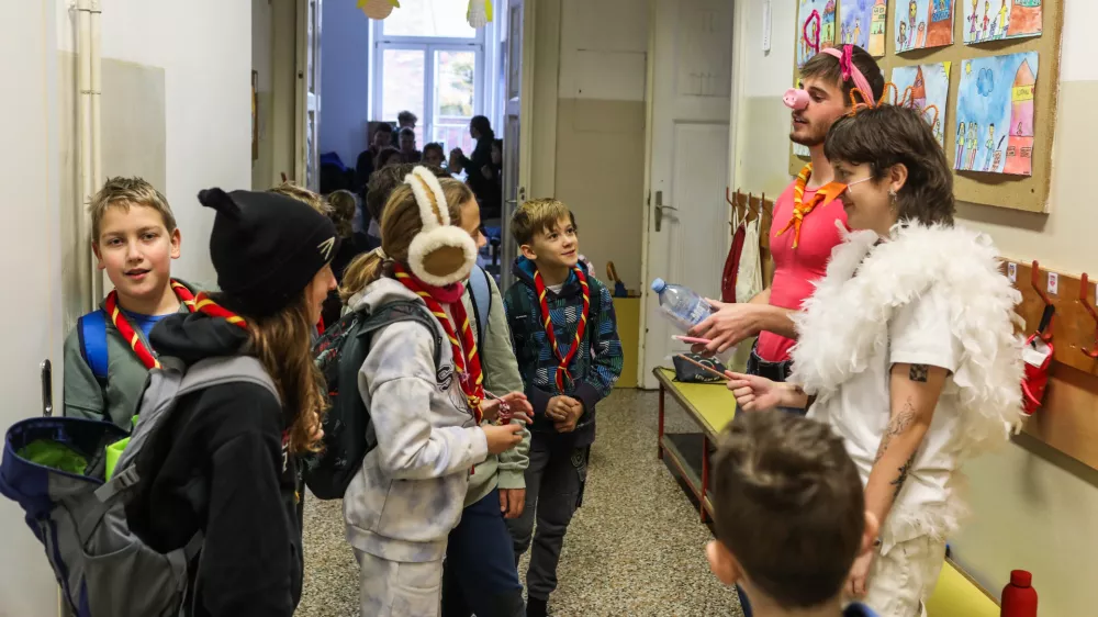 - 22.11.2025. - Srečanje medvedkov in čebelic. Delavnice za otroke Mestne Zveze Tabornikov na O&Scaron; Vič v Ljubljani.//FOTO: Bojan Velikonja