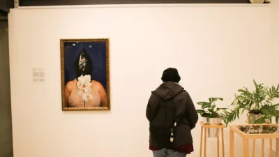 ﻿- simbolična fotografija – nasilje nad ženskami - - 22.11.2018 – Galerija Kresija - razstava "Ko je drugič udaril v vrata, sem čez luknjo prelepila plakat.", ki je nastala v sodelovanju z Društvom SOS telefon, //FOTO: Bojan Velikonja