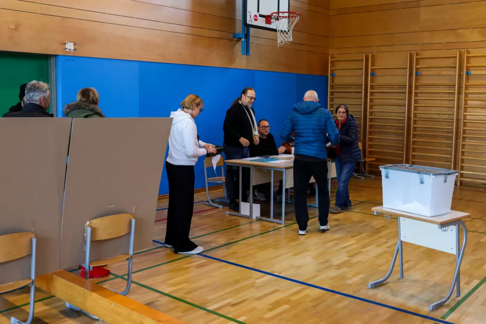 - Voli&scaron;če O&Scaron; Polje,- 23.11.2025. - Zakonodajni referendum o Pomoči pri prostovoljnem končanju življenja.//FOTO: Bojan Velikonja