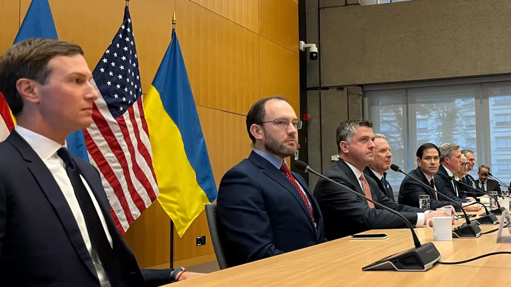 President&nbsp;Donald Trump's&nbsp;son-in-law Jared&nbsp;Kushner, U.S. Special Envoy Steve Witkoff, U.S. Secretary of State Marco Rubio, U.S. Army Secretary Daniel Driscoll sit before closed-door talks with Head of the Office of the President of Ukraine Andriy Yermak (not pictured) on ending Russia's war in Ukraine, at the U.S. Mission in Geneva, Switzerland, November 23, 2025. REUTERS/Emma Farge