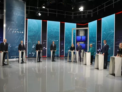 Milan Brglez, Janez Cigler Kralj, Miha Kordiš, Anže Logar, Nataša Pirc Musar, Vladimir PrebiličSabina Senčar- 03.10.2022 – Predsedniške volitve 2022 - prvo televizijsko soočenje vseh uradno prijavljenih kandidatov za predsednika republike na RTV Slovenija //FOTO: Luka Cjuha