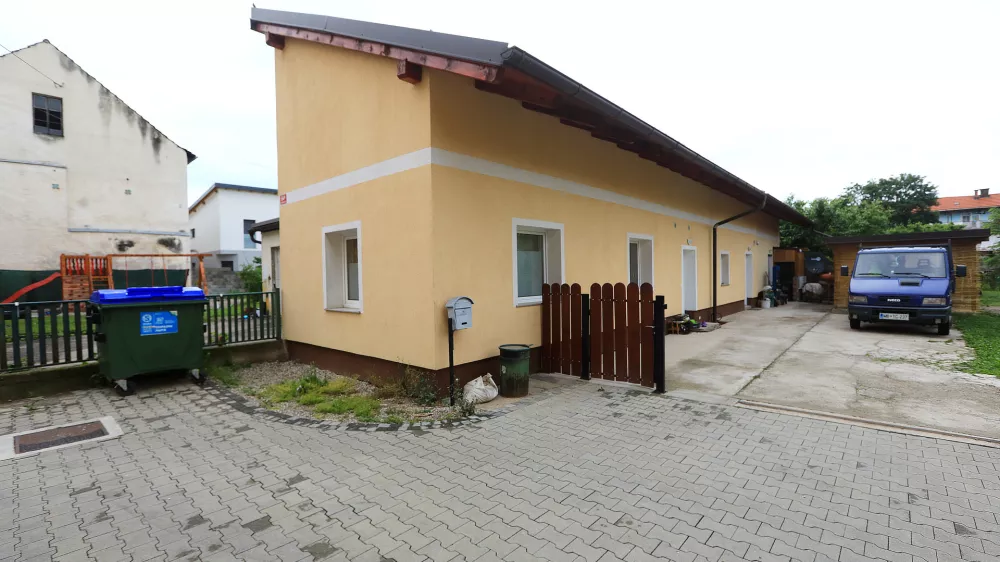 Maribor - Valvasorjeva ulica - Družba - Kronika - Hiša na Valvasorjevi 64a - uboj - - Avtor: Andrej Petelinšek