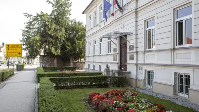 ﻿- občinska stavba - Tržaška 1 - 26.08.2019 – Občina Vrhnika - obisk pri županu za rubriko župani zasebno //FOTO: Matjaž Rušt