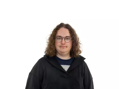 Gašper StražišarZA ONLINE - Redakcija Dnevnik 2024 - portreti za komentarje in kolumne - kolumnisti - komentatorji – novinarji - portret //FOTO: Luka Cjuha