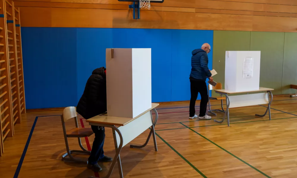 - Volišče OŠ Polje,- 23.11.2025. - Zakonodajni referendum o Pomoči pri prostovoljnem končanju življenja.//FOTO: Bojan Velikonja