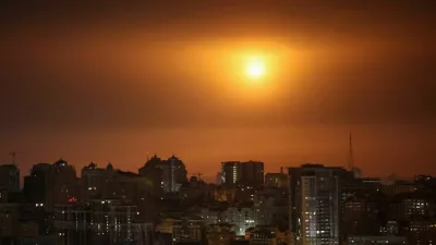 An explosion of a Russian drone in the sky over the city during a Russian missile and drone strike, amid Russia's attack on Ukraine, in Kyiv, Ukraine November 25, 2025. REUTERS/Gleb Garanich   TPX IMAGES OF THE DAY