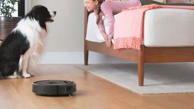 ﻿Nova raven inteligenceiRobot z najnovejšim težko pričakovanim robotskim sesalnikom iRobot® Roomba® i7+ prinaša novo, še višjo raven inteligence in avtomatizacije pri robotskih sesalnikih. Roomba i7+ si zapomni tloris domovanja in lahko očisti le posamezne sobe, ko mu to naročimo, po čiščenju pa se izprazni kar samodejno. Zdaj na voljo tudi v Sloveniji. »Z zmožnostjo, da se nauči in si zapomni tloris domovanja ter se mu prilagaja, ter s funkcijo samodejnega odstranjevanja umazanije, je iRobot Roomba i7+ najnaprednejši robotski sesalnik, kar smo jih naredili,« je povedal Colin Angle, predsednik uprave in izvršni direktor podjetja iRobot. »Ta robot še nadgradi izvirno vizijo, ki smo jo imeli, ko smo se pred skoraj dvajsetimi leti podali na pot razvoja robotskega sesalnika.«