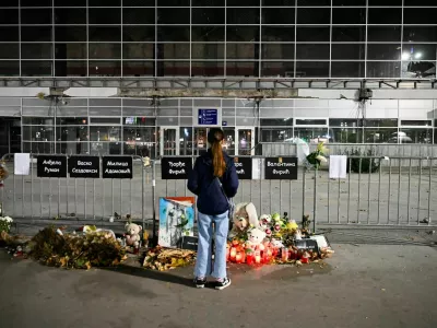 Novi Sad, Srbija. Železniška postaja, kjer se je 1. novembra 2024 zrušila nadstrešnica in ubila 16 ljudi. Prva obletnica.31. 10. 2025Foto: Nik Erik Neubauer