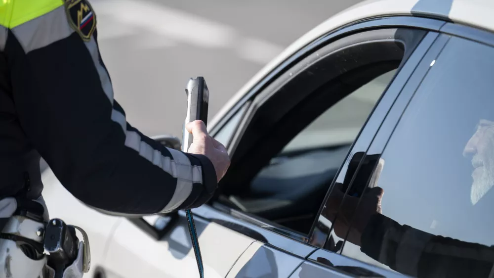 prometni nadzorpolicija - simbolična fotografijaprometna policijavarnost v prometupolicija na motorjihmotoristična policijaprehitri voznikiavtocestna policijaalkotestalkohol v prometu08.04.2025 Policijski nadzor, počivali&scaron;če PovodjeFOTO: Nik Erik Neubauer
