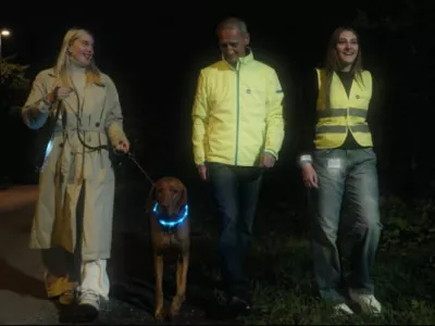 Pešci naj zlasti v temi in slabem vremenu poskrbijo, da jih ostali udeleženci v prometu vidijo. 