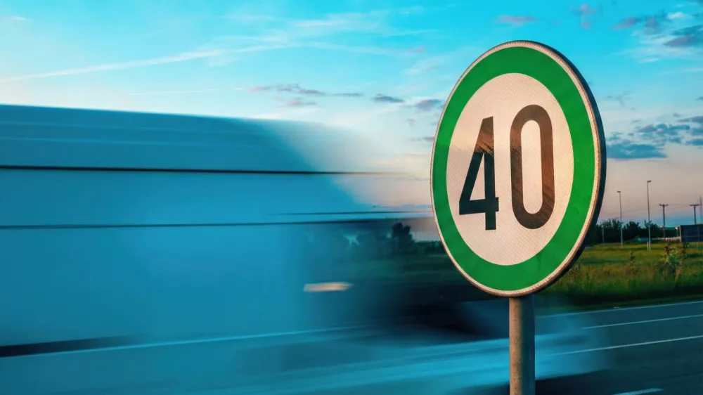 Tako bi bila videti znak za priporočeno hitrost 40 km/h / Foto: Istock/google Gemini