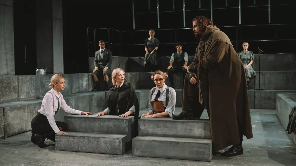 Jevgenij Švarc: Zmaj, režija Nela Vitošević, MGL 2025