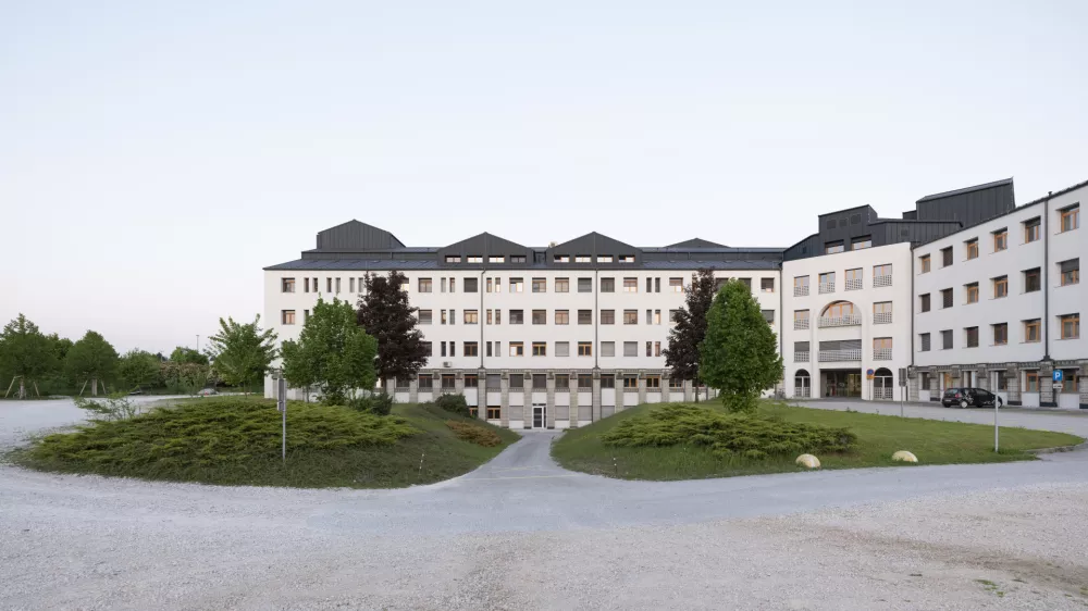 01.05.2025 Zemljišča za URI Soča, kjer je predvidena širitev inštituta. FOTO: Nik Erik Neubauer