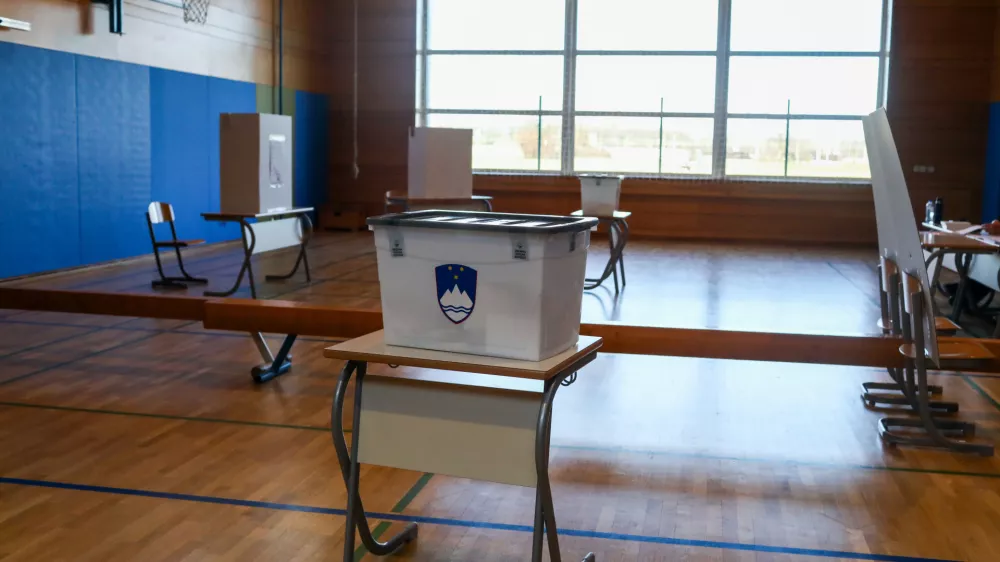 - Voli&scaron;če O&Scaron; Polje,- 23.11.2025. - Zakonodajni referendum o Pomoči pri prostovoljnem končanju življenja.//FOTO: Bojan Velikonja