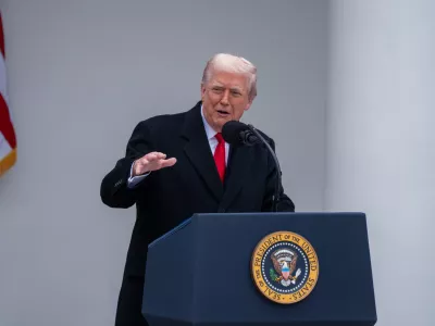 25 November 2025, US, Washington: US President Donald Trump pardons a turkey during the annual Presidential Thanksgiving Turkey Pardon in the Rose Garden. Photo: Andrew Leyden/ZUMA Press Wire/dpa
