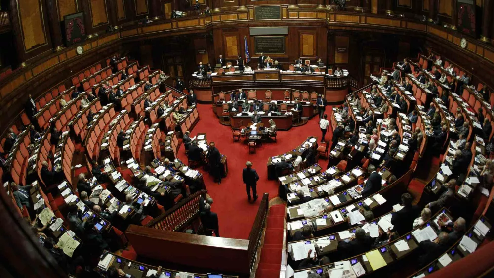 A view of Italy's Senate during a debate in Rome July 14, 2011. The Italian austerity budget worth nearly 48 billion euros was approved by the upper house of parliament on Thursday, overcoming its first parliamentary hurdle. REUTERS/Tony Gentile (ITALY - Tags: POLITICS BUSINESS)