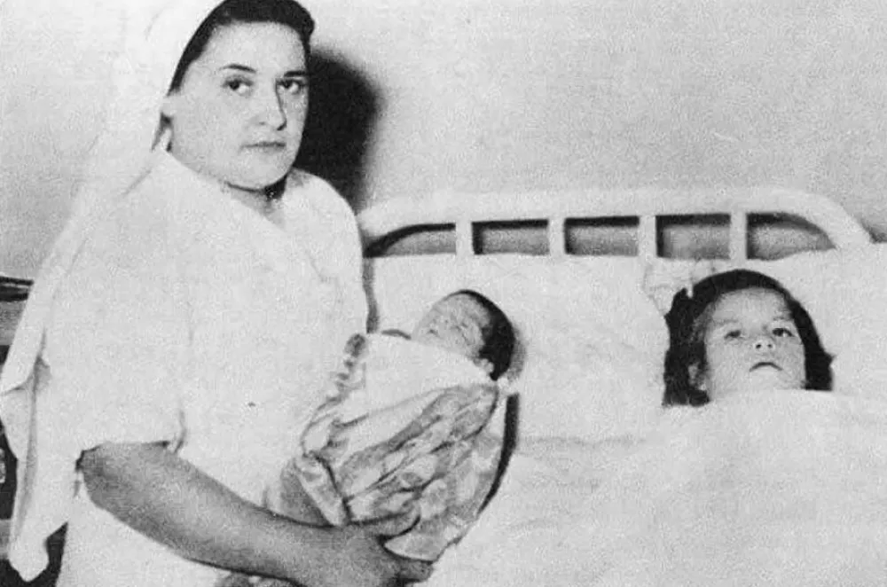 Lina Marcela Medina s sinom. Najmlajša mati v zgodovini, ki je rodila pri 5 letih. 