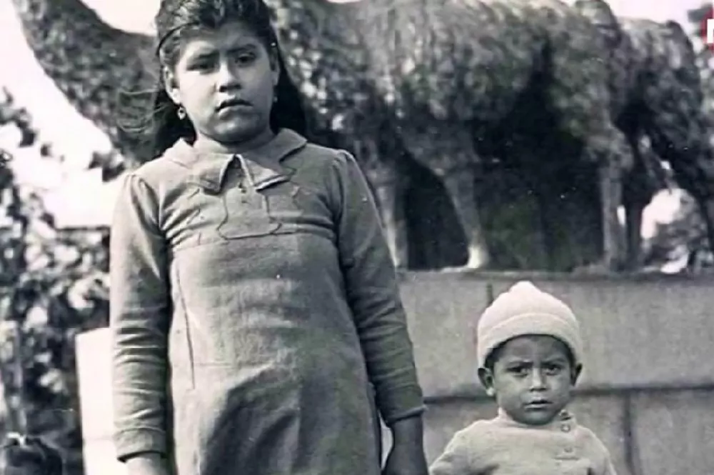 Lina Marcela Medina s sinom. Najmlajša mati v zgodovini, ki je rodila pri 5 letih. 