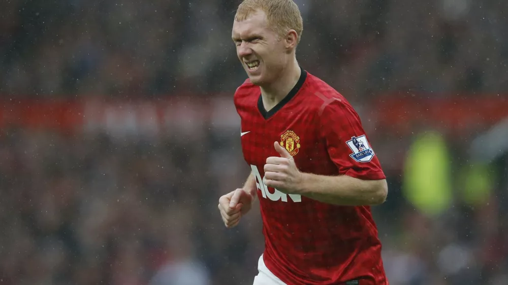 ﻿Manchester United's Paul Scholes runs during the English Premier League soccer match against Swansea City at Old Trafford stadium in Manchester, northern England May 12, 2013. Scholes will quit playing at the end of the Premier League season, the Manchester United midfielder said on Saturday. REUTERS/Phil Noble (BRITAIN - Tags: SPORT SOCCER) FOR EDITORIAL USE ONLY. NOT FOR SALE FOR MARKETING OR ADVERTISING CAMPAIGNS. EDITORIAL USE ONLY. NO USE WITH UNAUTHORIZED AUDIO, VIDEO, DATA, FIXTURE LISTS, CLUB/LEAGUE LOGOS OR 'LIVE' SERVICES. ONLINE IN-MATCH USE LIMITED TO 45 IMAGES, NO VIDEO EMULATION. NO USE IN BETTING, GAMES OR SINGLE CLUB/LEAGUE/PLAYER PUBLICATIONS.