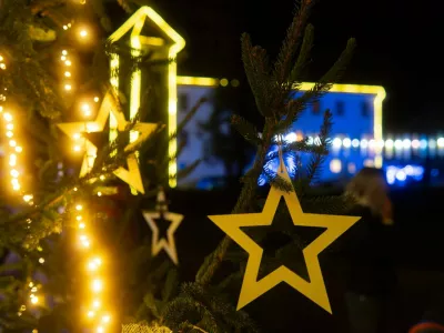 Praznični sejmi, drsališča, Miklavževi sprevodi