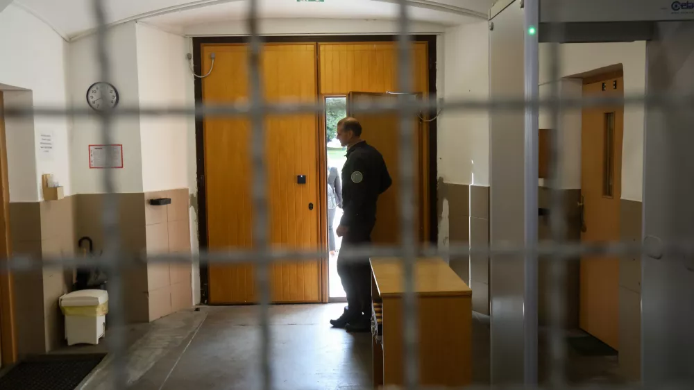 V priporu iz leta v leto več mladoletnikov. Največ zaradi tatvin in nasilni&scaron;tva